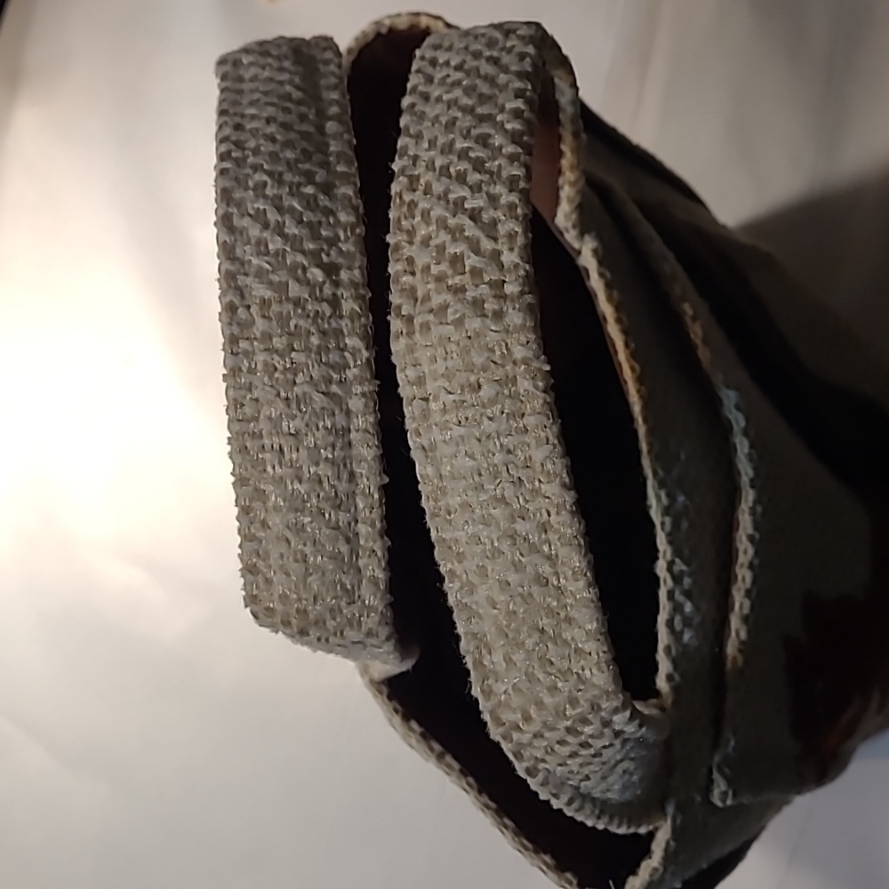 Unique Women's Embroidered Rounded Pocketbook - image 5